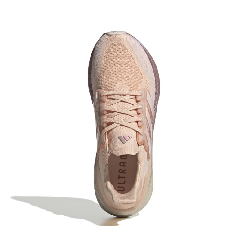נעלי ריצה מקצועיות ULTRABOOST 5 נשים - אפרסק