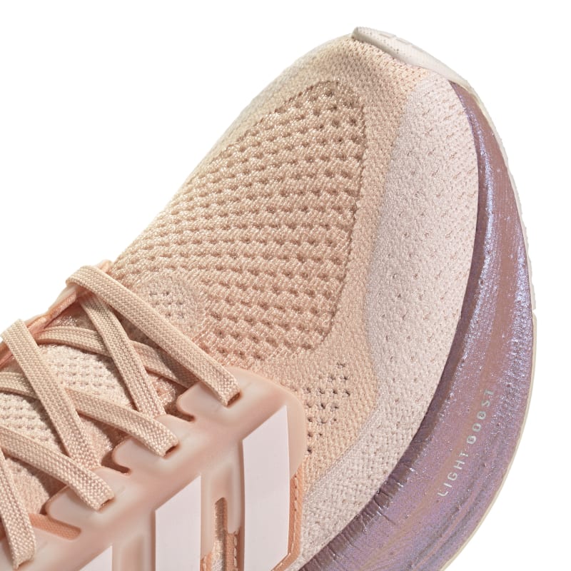 נעלי ריצה מקצועיות ULTRABOOST 5 נשים - אפרסק