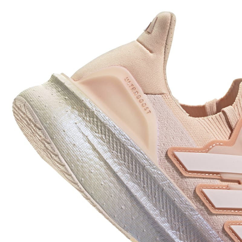 נעלי ריצה מקצועיות ULTRABOOST 5 נשים - אפרסק