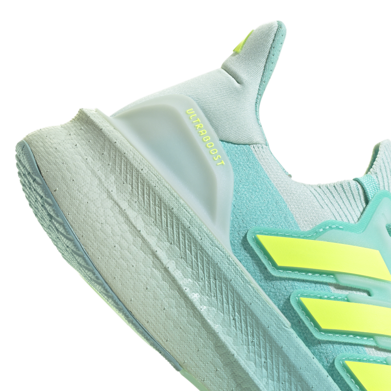 נעלי ריצה מקצועיות ULTRABOOST 5 נשים - תכלת / לבן