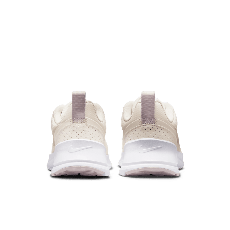 נעלי סניקרס AIR MAX NUAXIS נשים - שמנת