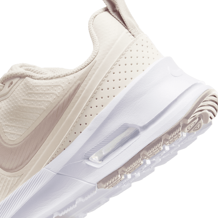 נעלי סניקרס AIR MAX NUAXIS נשים - שמנת