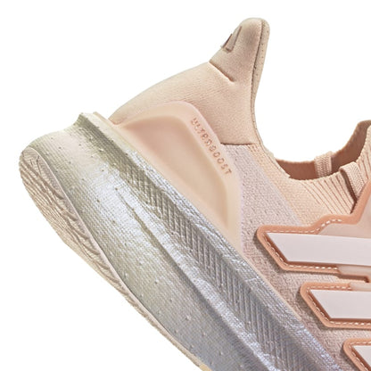 נעלי ריצה מקצועיות ULTRABOOST 5 נשים - אפרסק