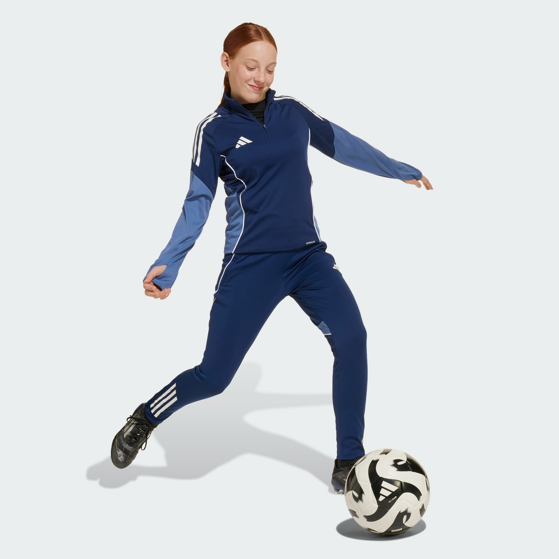 מכנסי אימון ל- ילדים נוער