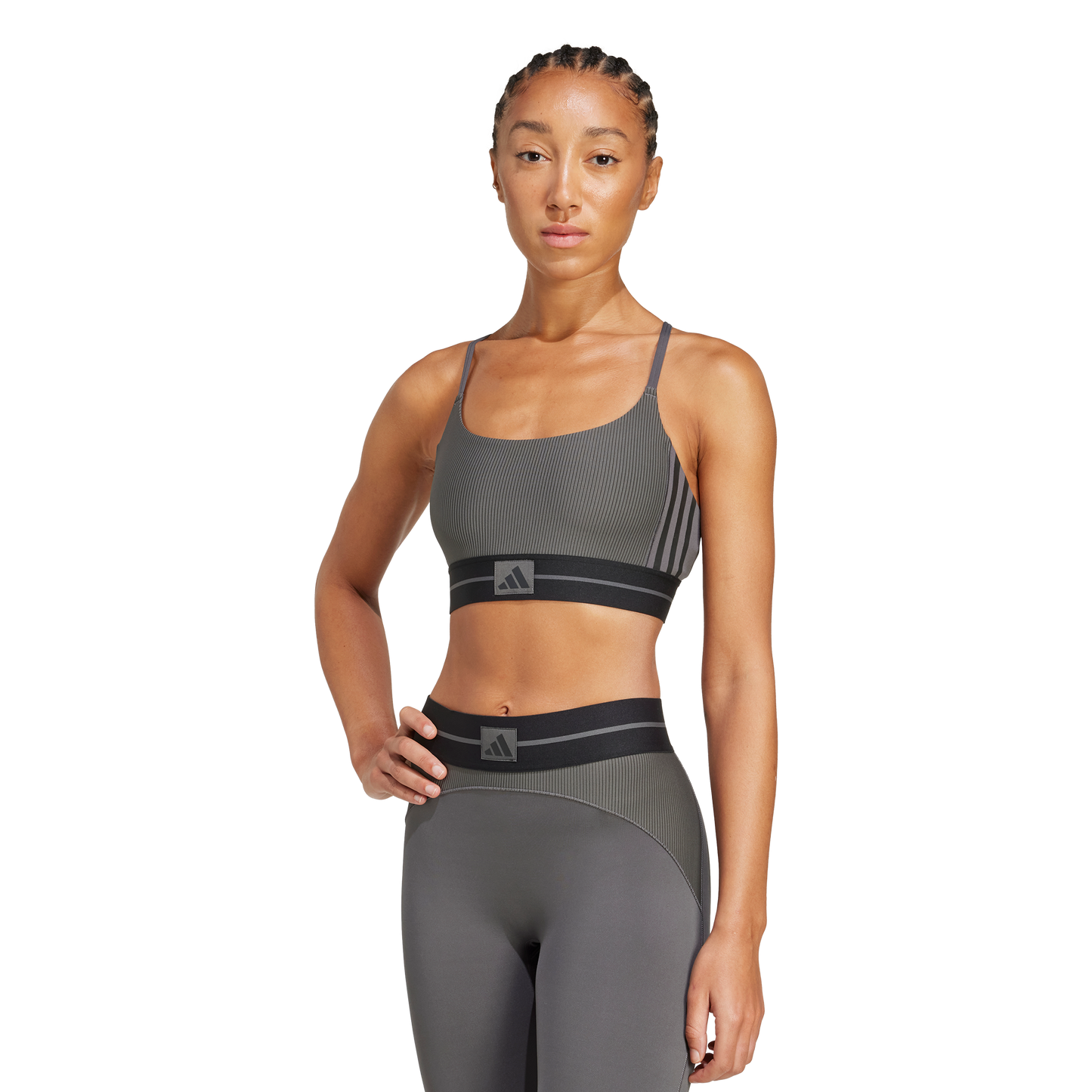 גוזיית ספורט - נשים