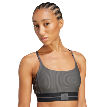 גוזיית ספורט - נשים