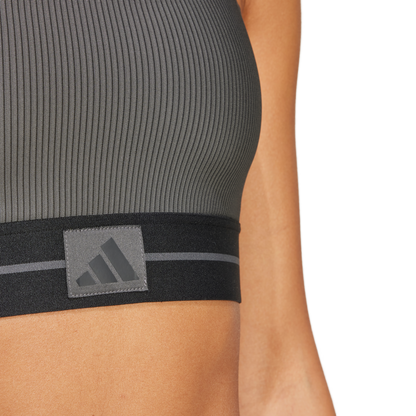 גוזיית ספורט - נשים