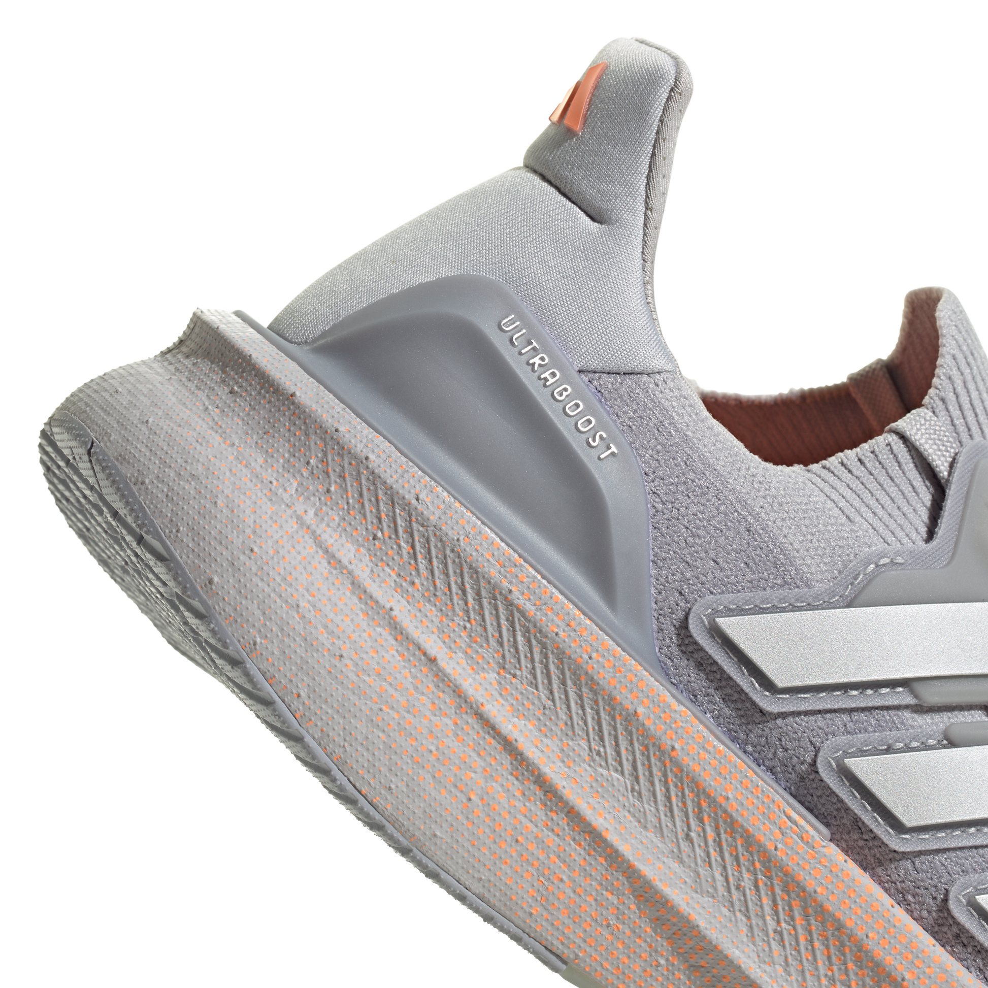 נעלי ריצה מקצועיות ULTRABOOST 5 - נשים