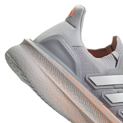 נעלי ריצה מקצועיות ULTRABOOST 5 - נשים