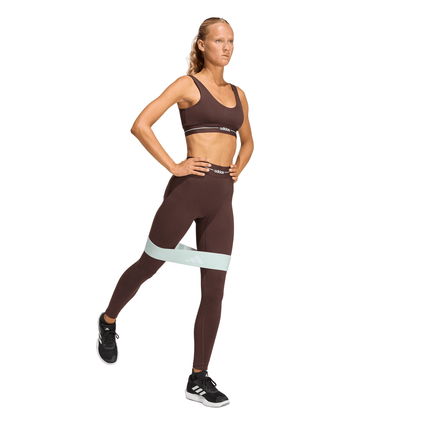 גוזיית ספורט - נשים