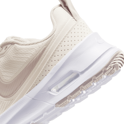נעלי סניקרס AIR MAX NUAXIS נשים - שמנת