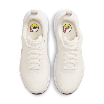 נעלי סניקרס AIR MAX NUAXIS נשים - שמנת
